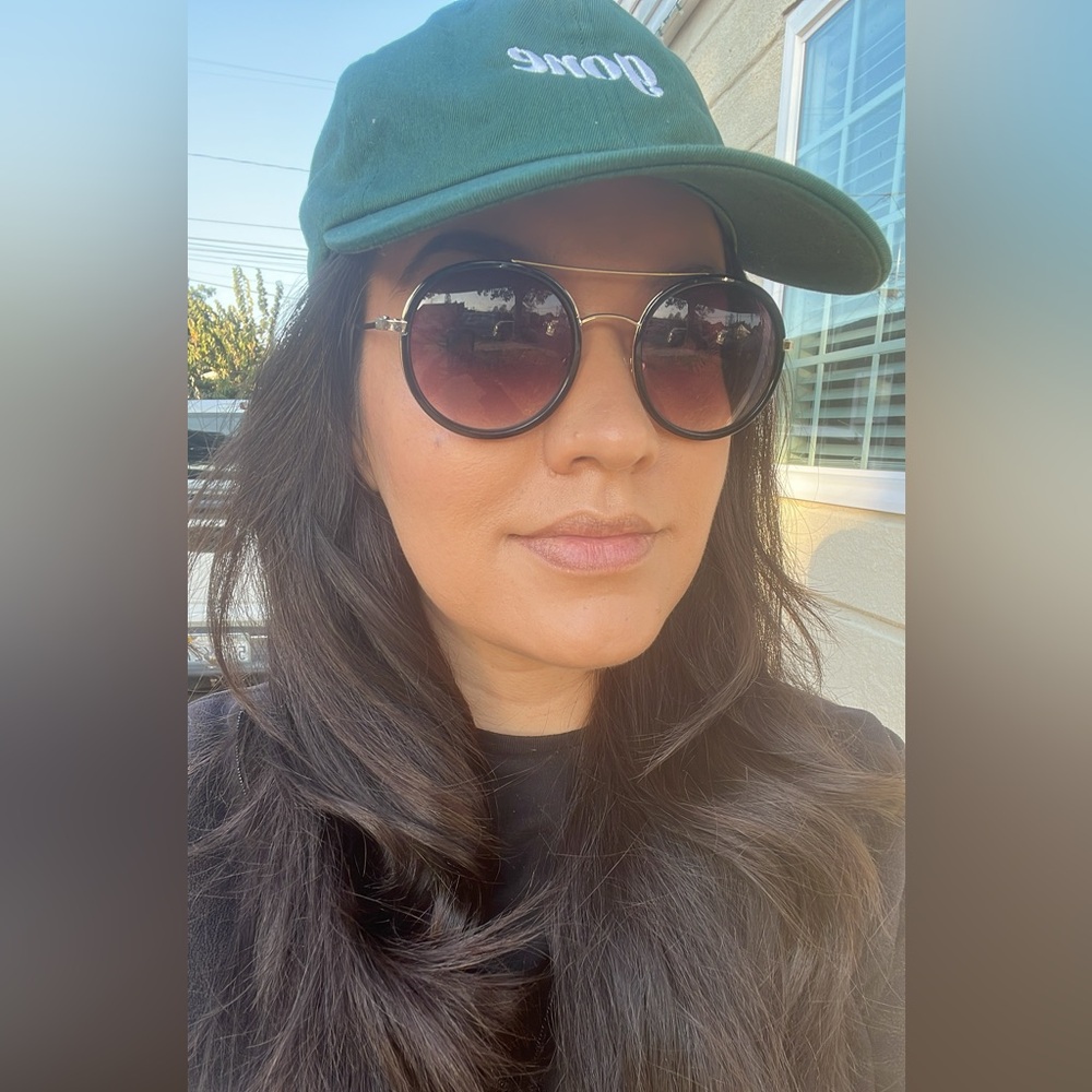 Casual cap w/ adjustable buckle for the right fit.